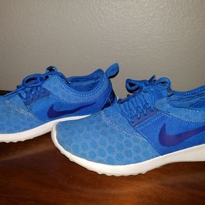 Nike Women's Zenji Soar Running Shoes